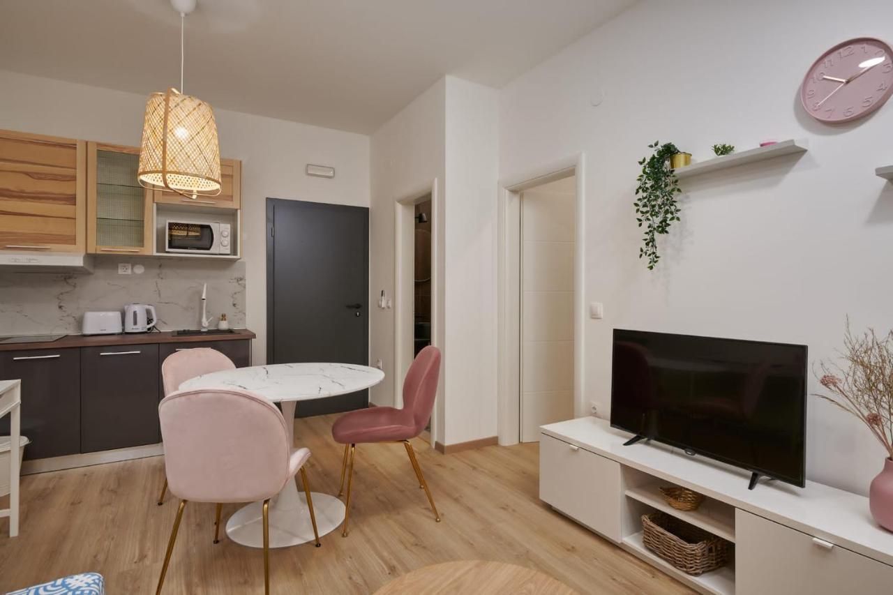 Apartments Maruna 챠브타트 외부 사진